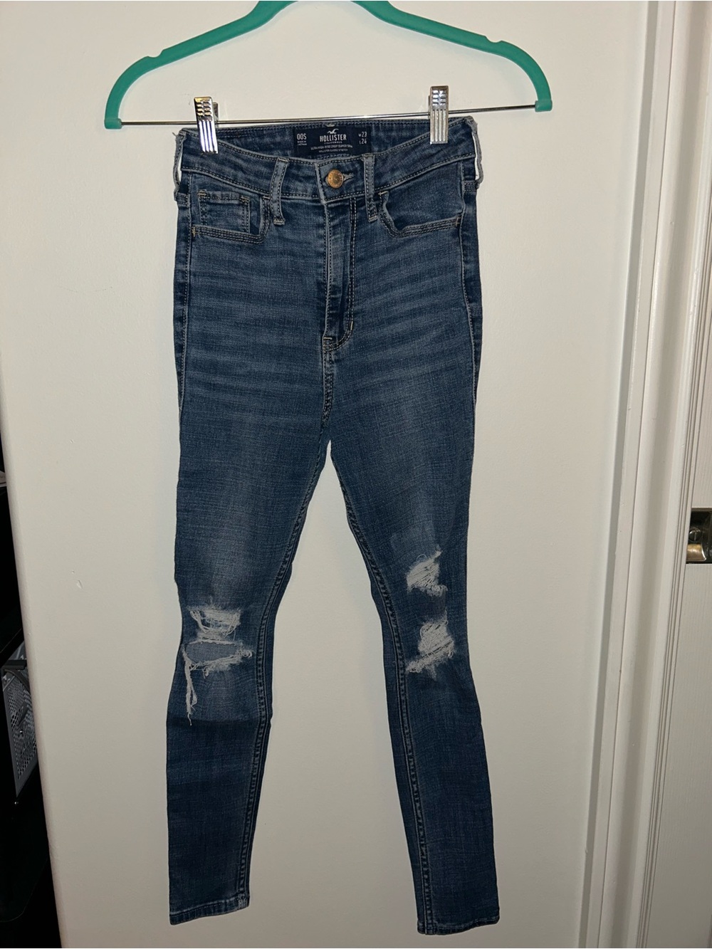 Hollister Women’s Ultra High Rise Skinny Jeans with Distress